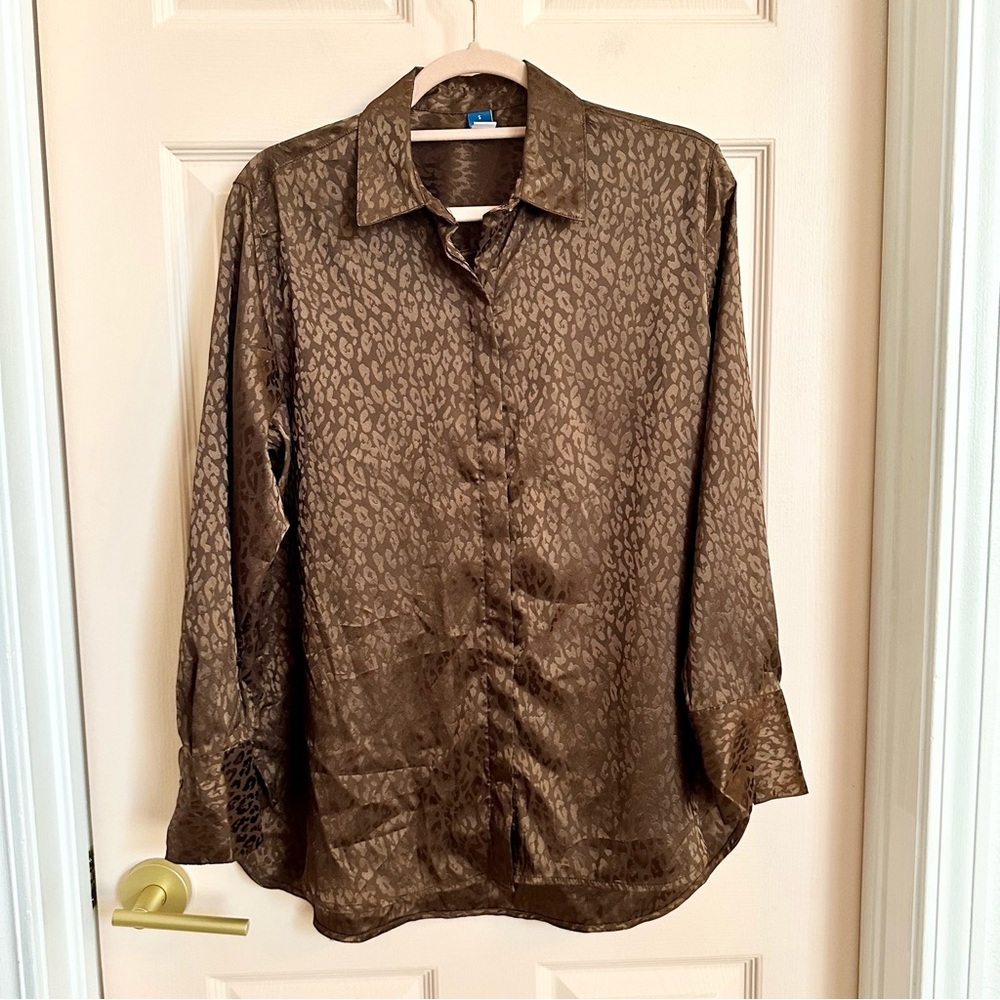 Brown shiny animal print button up